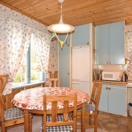 2 Bedroom Stunning Home In Molkom Sutterhojden Extérieur photo