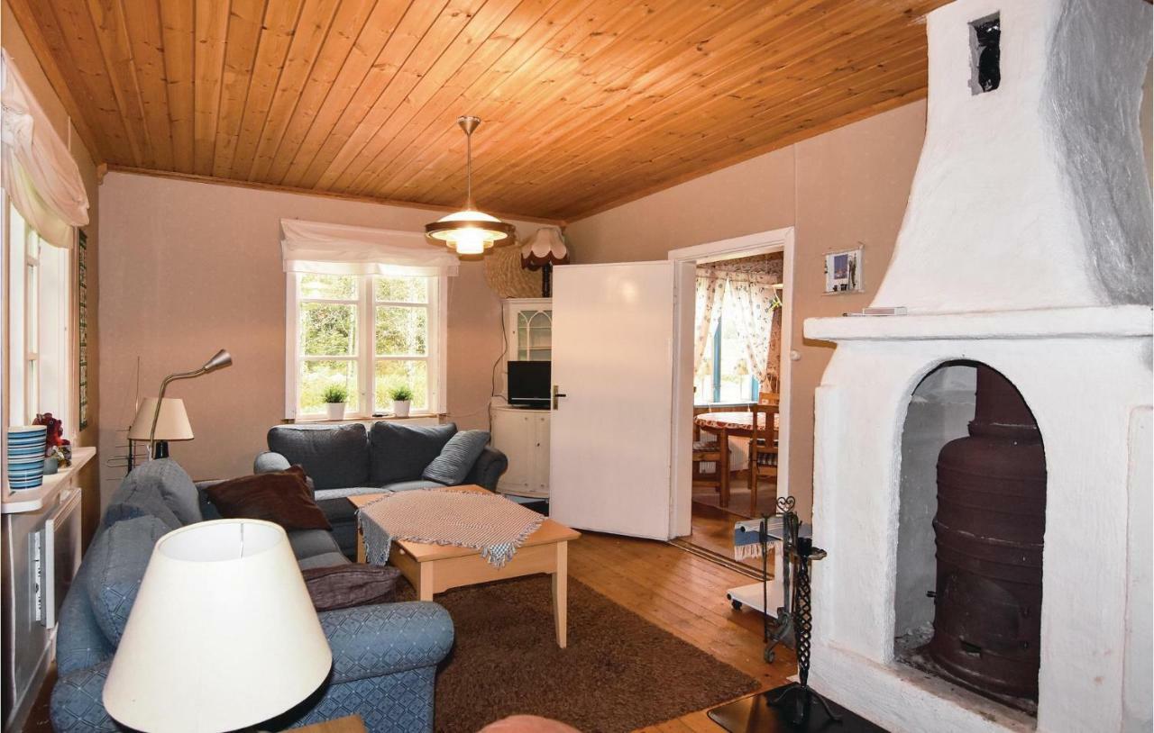2 Bedroom Stunning Home In Molkom Sutterhojden Extérieur photo
