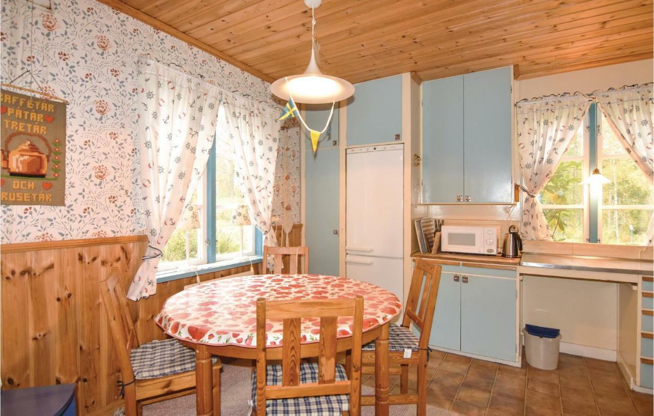 2 Bedroom Stunning Home In Molkom Sutterhojden Extérieur photo