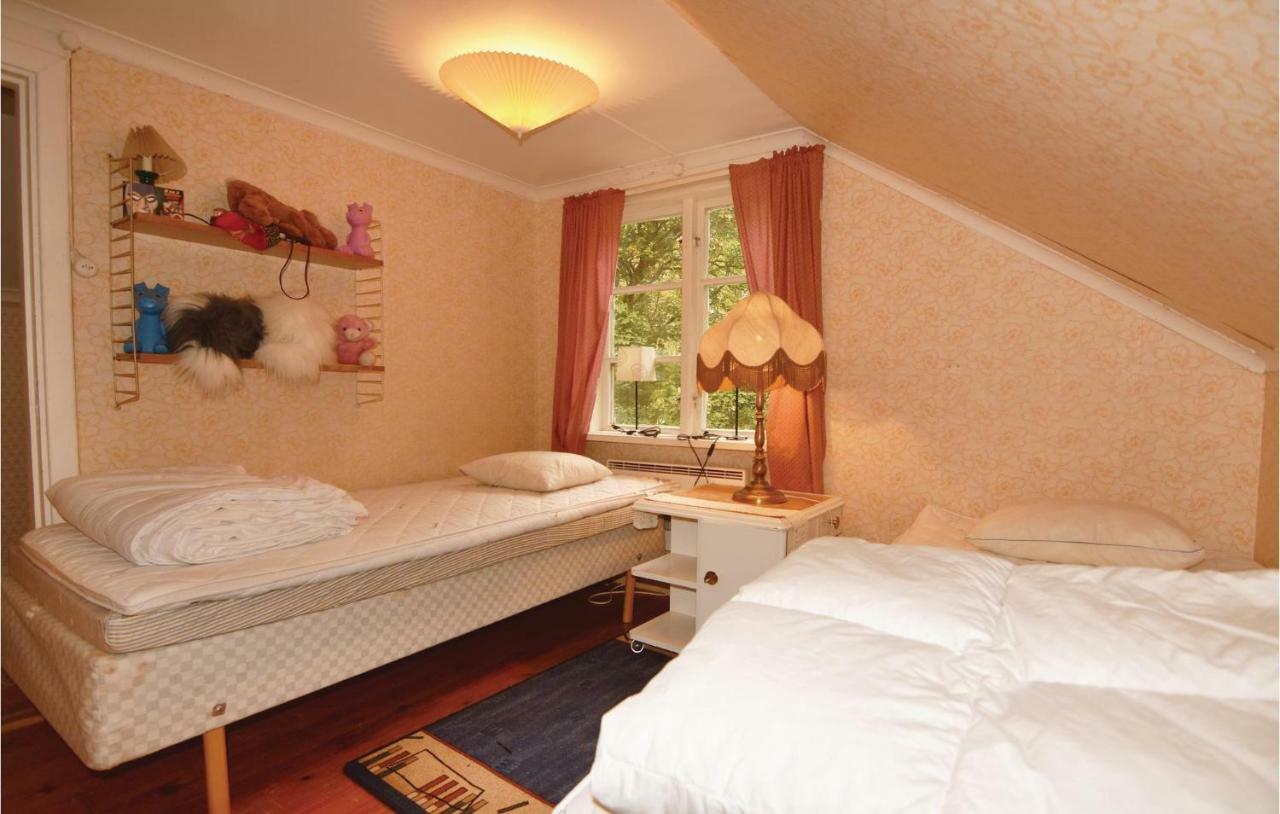 2 Bedroom Stunning Home In Molkom Sutterhojden Extérieur photo