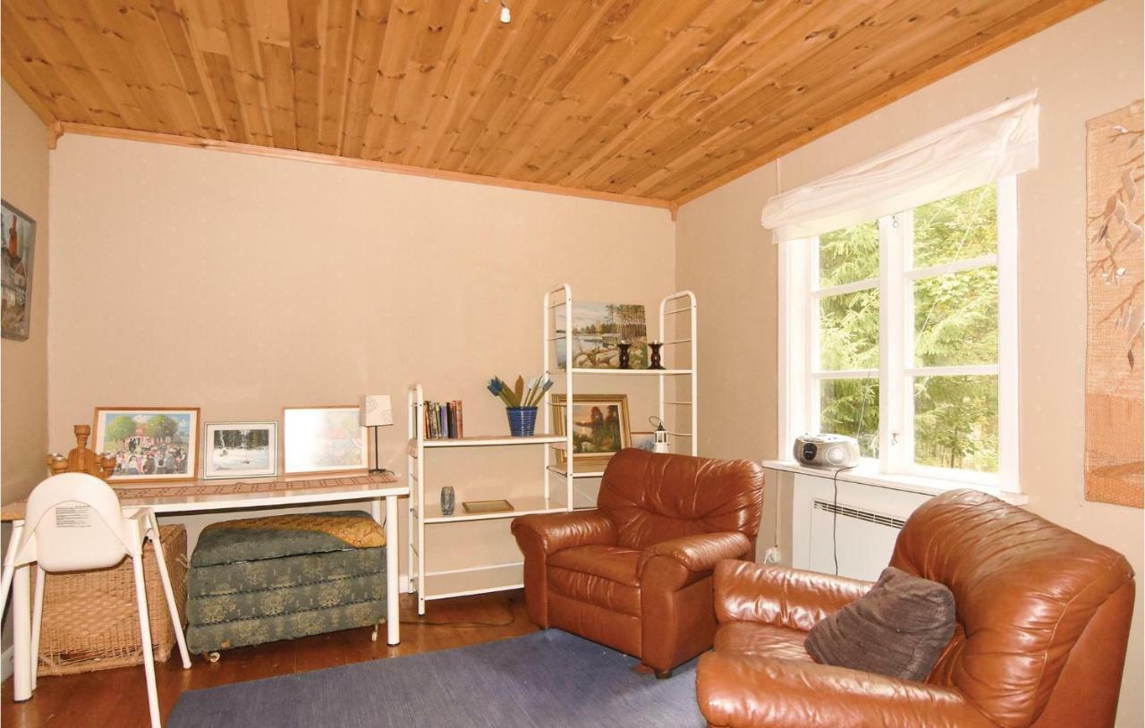 2 Bedroom Stunning Home In Molkom Sutterhojden Extérieur photo